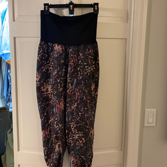 lululemon athletica Pants - Lululemon yoga crops super cute EUC!